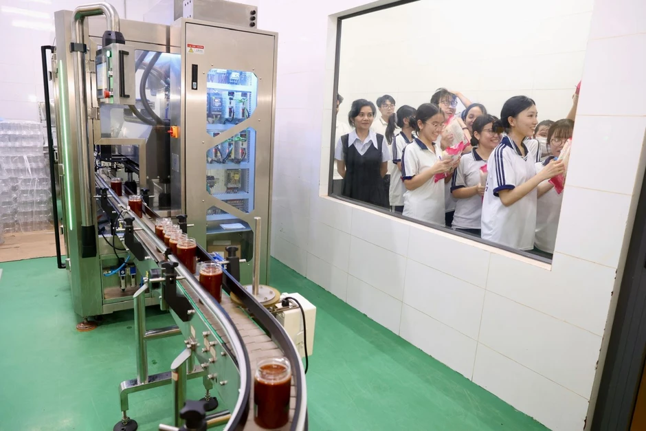 Cơ sở sản xuất trở thành lớp học hướng nghiệp thực tế cho học sinh Cơ sở sản xuất trở thành lớp học hướng nghiệp thực tế cho học sinh