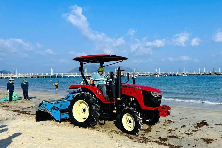 Côn Đảo được tặng máy sàng cát vệ sinh bãi biển tiền tỉ, công suất hơn 1,4ha mỗi giờ Côn Đảo được tặng máy sàng cát vệ sinh bãi biển tiền tỉ, công suất hơn 1,4ha mỗi giờ