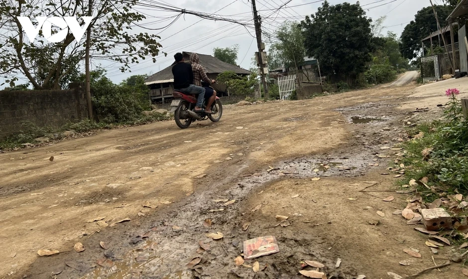 Con đường "nắng bụi, mưa lầy" ở phường Trung Tâm, tỉnh Lào Cai Con đường "nắng bụi, mưa lầy" ở phường Trung Tâm, tỉnh Lào Cai