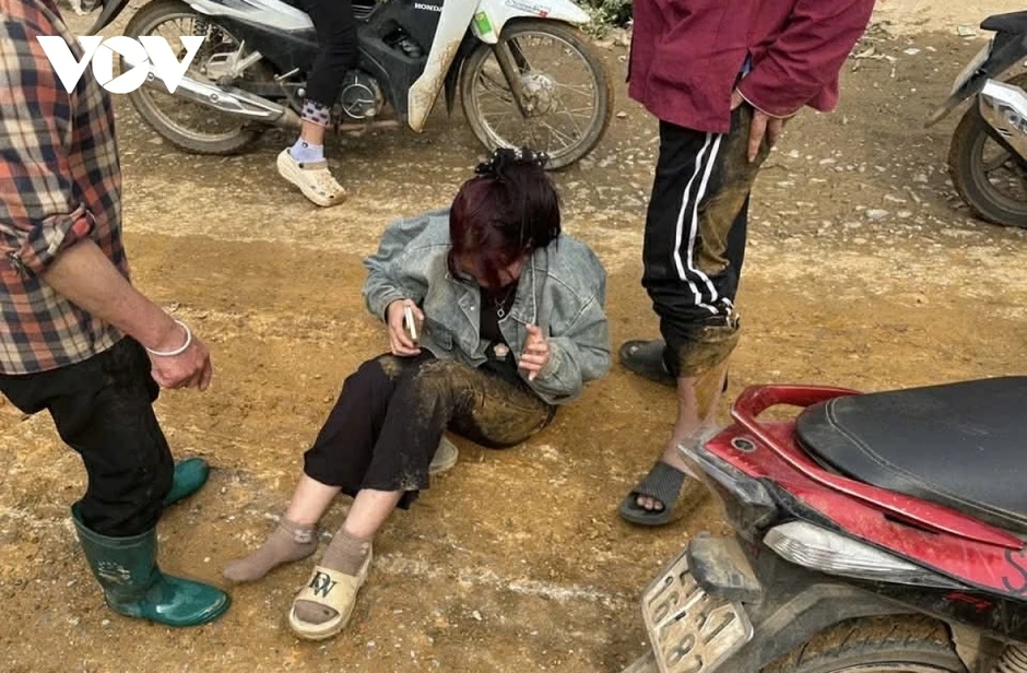 Con đường "nắng bụi, mưa lầy" ở phường Trung Tâm, tỉnh Lào Cai Con đường "nắng bụi, mưa lầy" ở phường Trung Tâm, tỉnh Lào Cai