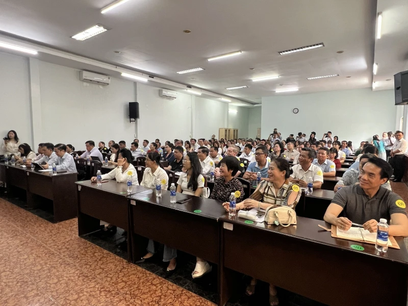 Còn nhiều nỗi lo trong bữa ăn bán trú của học sinh Còn nhiều nỗi lo trong bữa ăn bán trú của học sinh