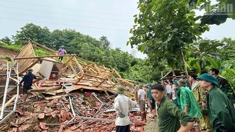 Công an, bộ đội Sơn La khẩn trương hỗ trợ người dân ứng phó mưa lũ, sạt lở