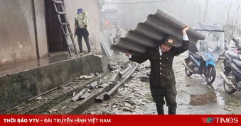Công an cơ sở khẩn trương giúp dân khắc phục hậu quả mưa đá, giông lốc