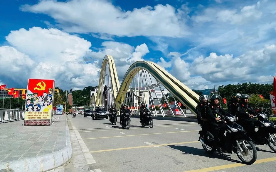 Công an Điện Biên sẵn sàng đảm bảo tuyệt đối an toàn cho "Ngày hội non sông" Công an Điện Biên sẵn sàng đảm bảo tuyệt đối an toàn cho "Ngày hội non sông"