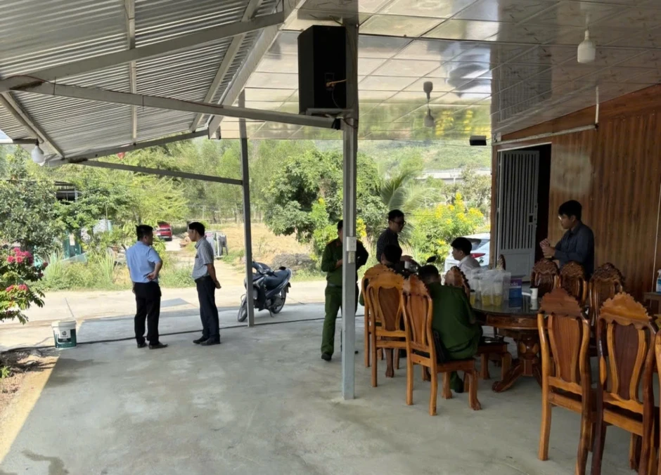 Công an điều tra việc khai thác đất trái phép gần đường điện cao thế ở Khánh Hòa