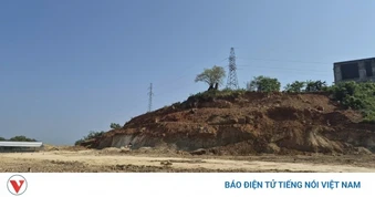 Công an điều tra việc khai thác đất trái phép gần đường điện cao thế ở Khánh Hòa