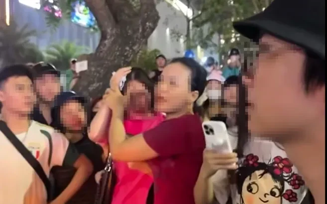 Công an điều tra vụ nữ tài xế xe ôm công nghệ nghi bị hành hung, chảy máu đầu ở Hà Nội Công an điều tra vụ nữ tài xế xe ôm công nghệ nghi bị hành hung, chảy máu đầu ở Hà Nội
