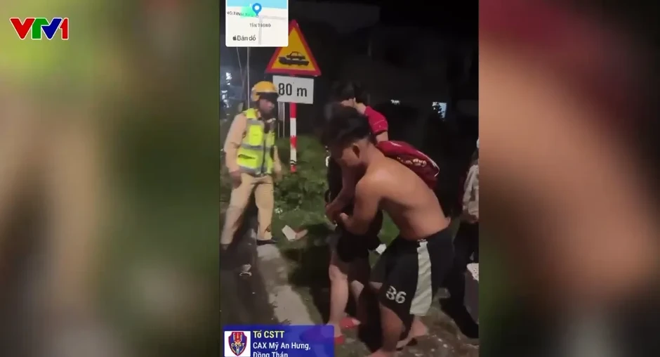 Công an Đồng Tháp kịp thời đưa sản phụ có dấu hiệu chuyển dạ đi cấp cứu Công an Đồng Tháp kịp thời đưa sản phụ có dấu hiệu chuyển dạ đi cấp cứu