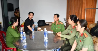 Công an Đồng Tháp thăm hỏi, động viên cán bộ, chiến sĩ bị thương khi làm nhiệm vụ