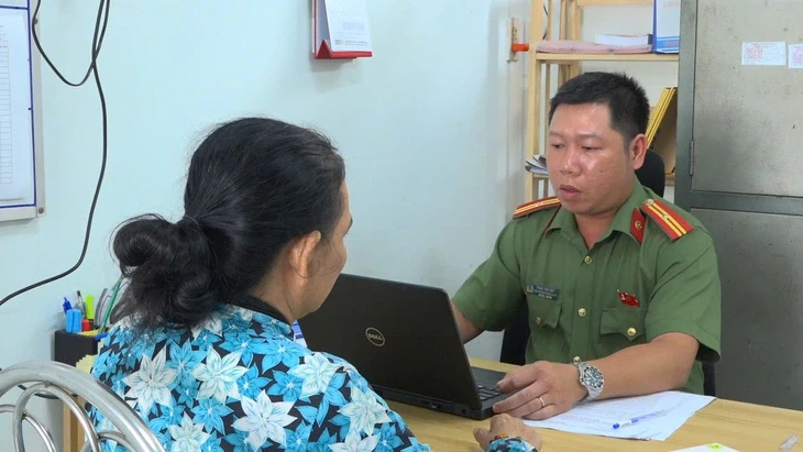 Công an Đồng Tháp vào cuộc vụ gia đình đăng video tìm con trên mạng gây xôn xao Công an Đồng Tháp vào cuộc vụ gia đình đăng video tìm con trên mạng gây xôn xao