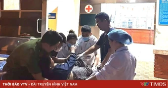 Công an dùng xe công vụ vượt đường đồi núi, đưa người phụ nữ bị nạn đi cấp cứu