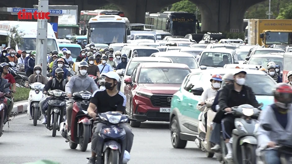 Công an Hà Nội chủ động phân luồng, đón người dân trở lại Thủ đô sau kỳ nghỉ lễ Công an Hà Nội chủ động phân luồng, đón người dân trở lại Thủ đô sau kỳ nghỉ lễ