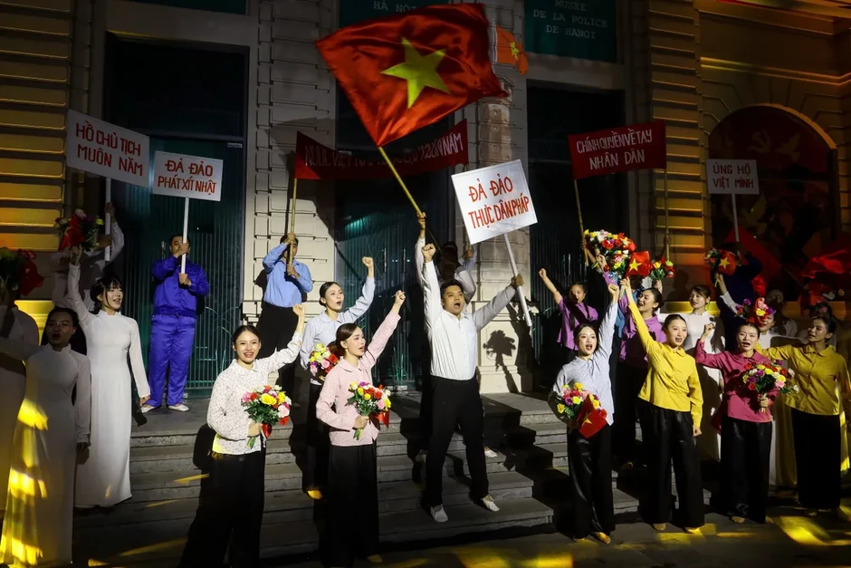 Công an Hà Nội tái hiện chiến công vụ án số 7 Ôn Như Hầu qua "Mật Lệnh Đêm" Công an Hà Nội tái hiện chiến công vụ án số 7 Ôn Như Hầu qua "Mật Lệnh Đêm"