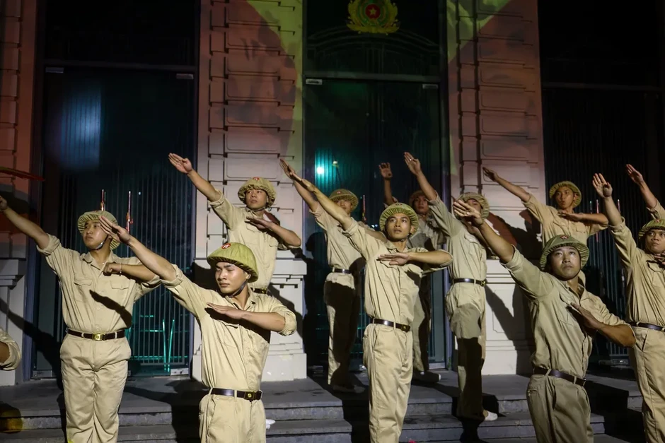 Công an Hà Nội tái hiện chiến công vụ án số 7 Ôn Như Hầu qua "Mật Lệnh Đêm" Công an Hà Nội tái hiện chiến công vụ án số 7 Ôn Như Hầu qua "Mật Lệnh Đêm"