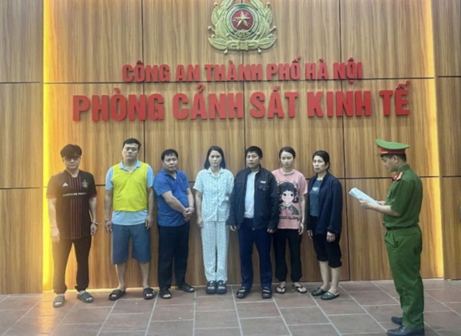 Công an Hà Nội thông tin vụ cán bộ kiểm dịch thú y "vòi tiền" tiếp tay đưa heo bệnh vào trường học Công an Hà Nội thông tin vụ cán bộ kiểm dịch thú y "vòi tiền" tiếp tay đưa heo bệnh vào trường học