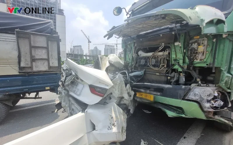 Công an Hà Nội thông tin vụ tai nạn liên hoàn trên Vành đai 3 trên cao Công an Hà Nội thông tin vụ tai nạn liên hoàn trên Vành đai 3 trên cao