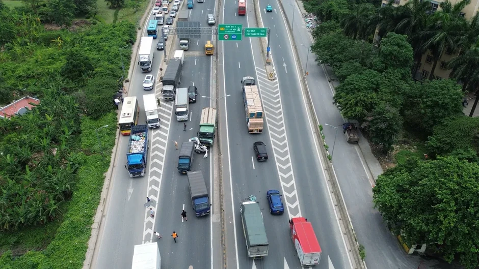 Công an Hà Nội thông tin vụ tai nạn liên hoàn trên Vành đai 3 trên cao Công an Hà Nội thông tin vụ tai nạn liên hoàn trên Vành đai 3 trên cao