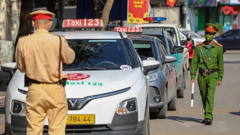 Công an Hà Nội xem xét trách nhiệm cán bộ để xảy ra nhiều vi phạm trật tự đô thị
