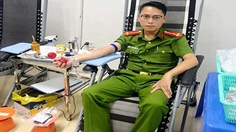 Công an hiến máu điều trị bệnh cho phạm nhân