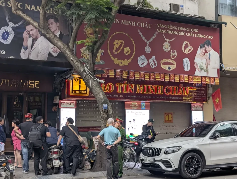 Công an làm việc tại các cửa hàng vàng Bảo Tín Minh Châu ở Hà Nội Công an làm việc tại các cửa hàng vàng Bảo Tín Minh Châu ở Hà Nội