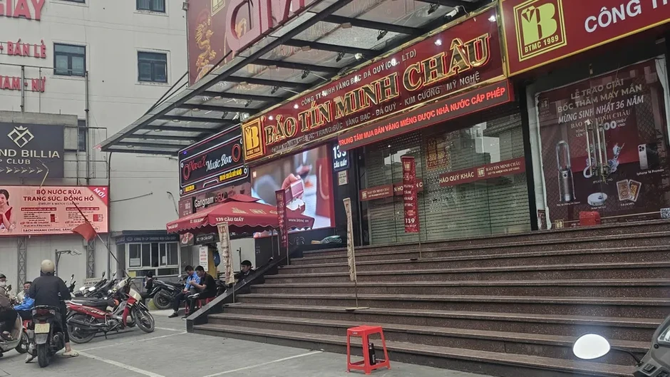 Công an làm việc tại các cửa hàng vàng Bảo Tín Minh Châu ở Hà Nội Công an làm việc tại các cửa hàng vàng Bảo Tín Minh Châu ở Hà Nội