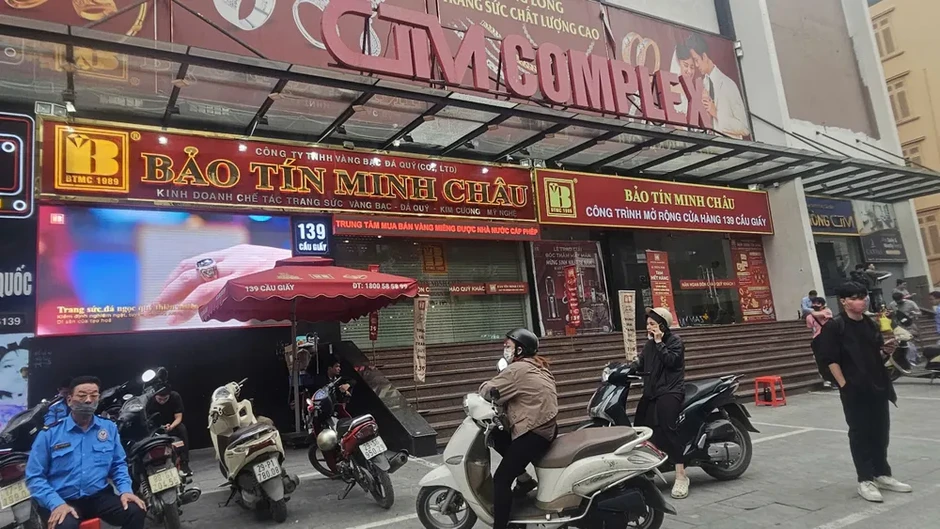 Công an làm việc tại các cửa hàng vàng Bảo Tín Minh Châu ở Hà Nội Công an làm việc tại các cửa hàng vàng Bảo Tín Minh Châu ở Hà Nội