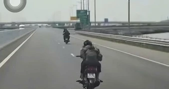 Công an làm việc với 6 thiếu niên đi xe máy nô đùa trên cao tốc