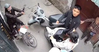 Công an làm việc với nam thanh niên tạt đầu xe, tát liên tiếp người phụ nữ
