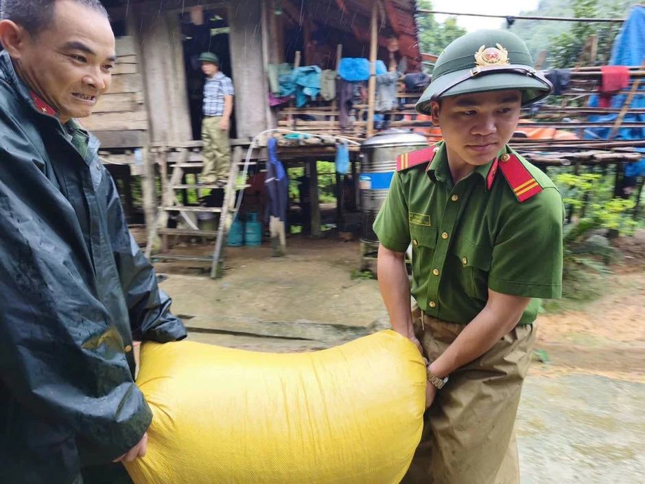 Công an Lạng Sơn chủ động ứng phó, hỗ trợ khắc phục hậu quả mưa bão Công an Lạng Sơn chủ động ứng phó, hỗ trợ khắc phục hậu quả mưa bão