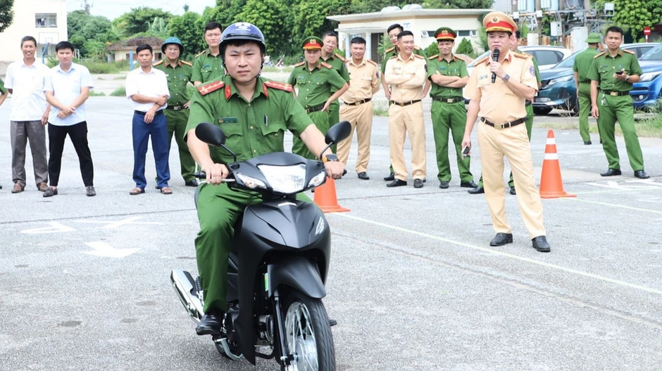 Công an Ninh Bình triển khai chiến dịch đào tạo lái xe mô tô an toàn