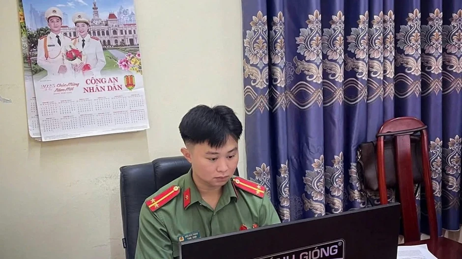 Công an ở Điện Biên kịp thời cứu người bị tai nạn trong đêm Công an ở Điện Biên kịp thời cứu người bị tai nạn trong đêm