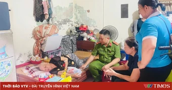 Công an phá cửa cứu cụ bà gặp sự cố nguy hiểm đến tính mạng