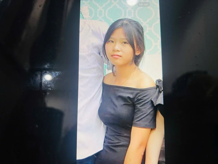 Công an phát thông báo tìm bé gái 13 tuổi mất tích nhiều ngày sau khi rời nhà đi chợ Công an phát thông báo tìm bé gái 13 tuổi mất tích nhiều ngày sau khi rời nhà đi chợ