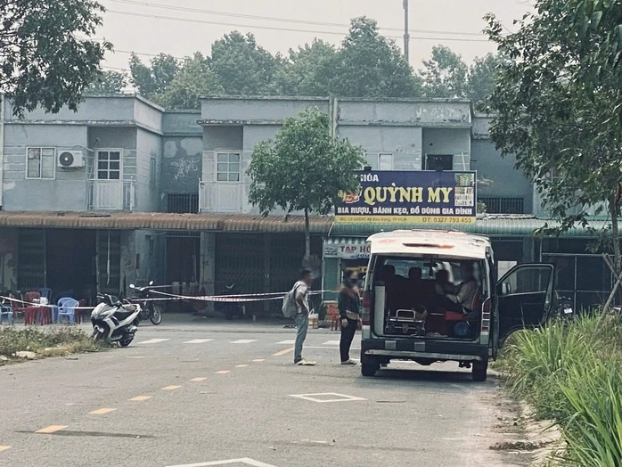 Công an phong tỏa hiện trường điều tra vụ nam thanh niên tử vong trong phòng trọ Công an phong tỏa hiện trường điều tra vụ nam thanh niên tử vong trong phòng trọ
