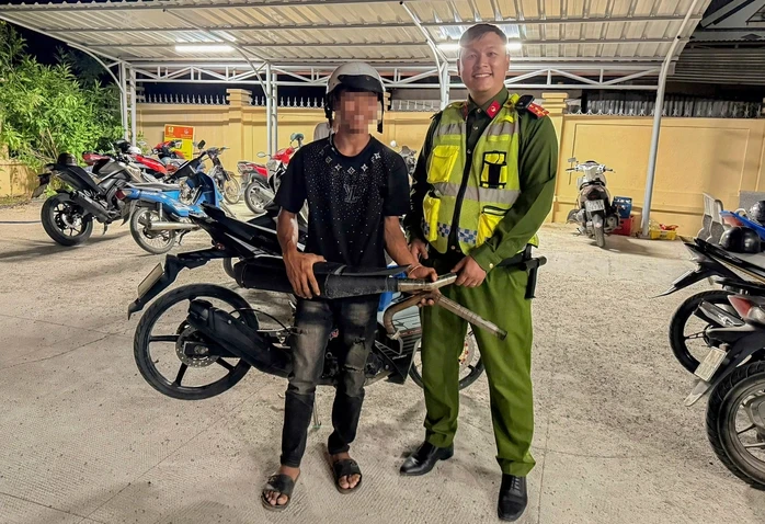 Công an phường Ba Ngòi, tỉnh Khánh Hoà nói về “đổi pô độ chế lấy 10kg gạo thơm” Công an phường Ba Ngòi, tỉnh Khánh Hoà nói về “đổi pô độ chế lấy 10kg gạo thơm”