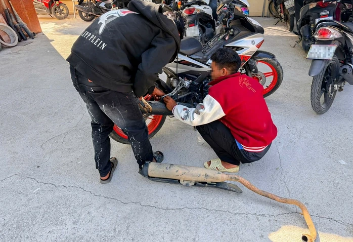 Công an phường Ba Ngòi, tỉnh Khánh Hoà nói về “đổi pô độ chế lấy 10kg gạo thơm” Công an phường Ba Ngòi, tỉnh Khánh Hoà nói về “đổi pô độ chế lấy 10kg gạo thơm”