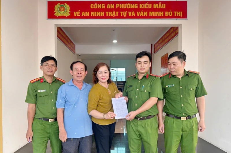 Công an phường nhanh chóng làm rõ vụ lừa đảo, thu hồi tài sản cho bị hại Công an phường nhanh chóng làm rõ vụ lừa đảo, thu hồi tài sản cho bị hại
