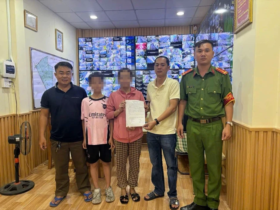 Công an phường xuyên đêm tìm nam sinh đạp xe lạc 20 km Công an phường xuyên đêm tìm nam sinh đạp xe lạc 20 km