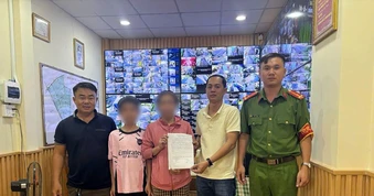 Công an phường xuyên đêm tìm nam sinh đạp xe lạc 20 km