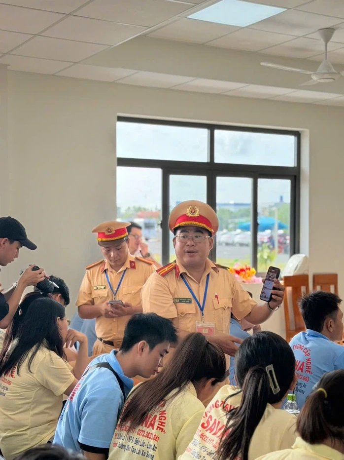 Công an Tây Ninh cảnh báo thủ đoạn lừa đảo mới, người dân cần lưu ý Công an Tây Ninh cảnh báo thủ đoạn lừa đảo mới, người dân cần lưu ý
