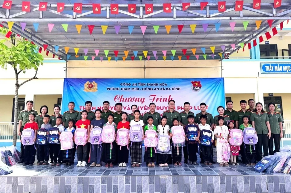 Công an Thanh Hóa lan tỏa “Ba nhất” tại vùng cao biên giới Pù Nhi Công an Thanh Hóa lan tỏa “Ba nhất” tại vùng cao biên giới Pù Nhi