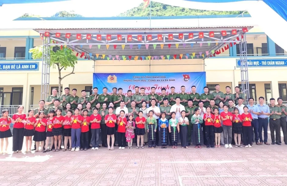 Công an Thanh Hóa lan tỏa “Ba nhất” tại vùng cao biên giới Pù Nhi Công an Thanh Hóa lan tỏa “Ba nhất” tại vùng cao biên giới Pù Nhi