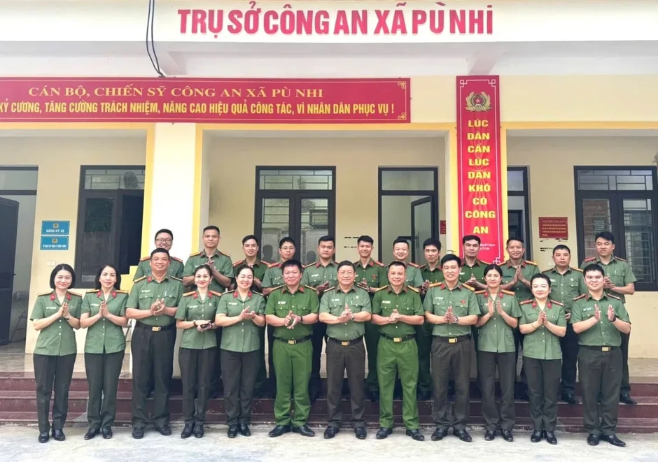 Công an Thanh Hóa lan tỏa “Ba nhất” tại vùng cao biên giới Pù Nhi Công an Thanh Hóa lan tỏa “Ba nhất” tại vùng cao biên giới Pù Nhi