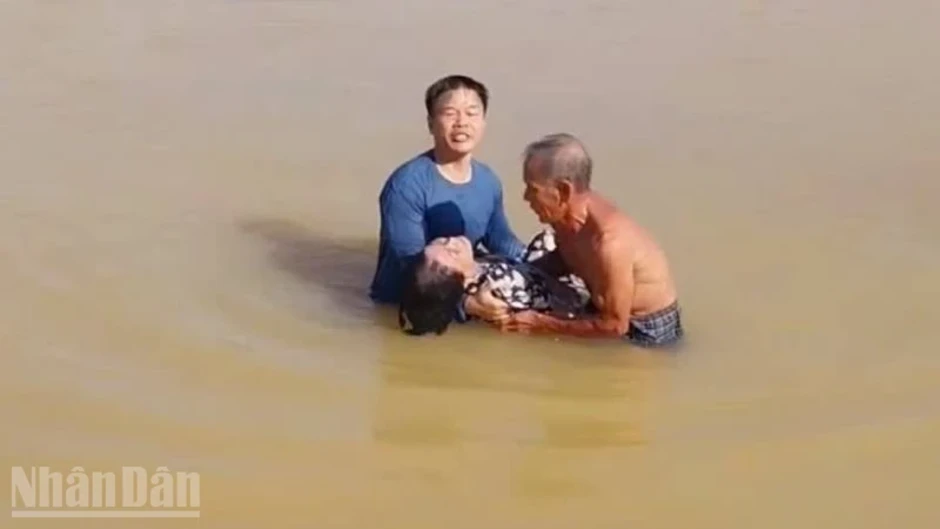 Công an thành phố Huế liên tiếp tham gia cứu người đuối nước