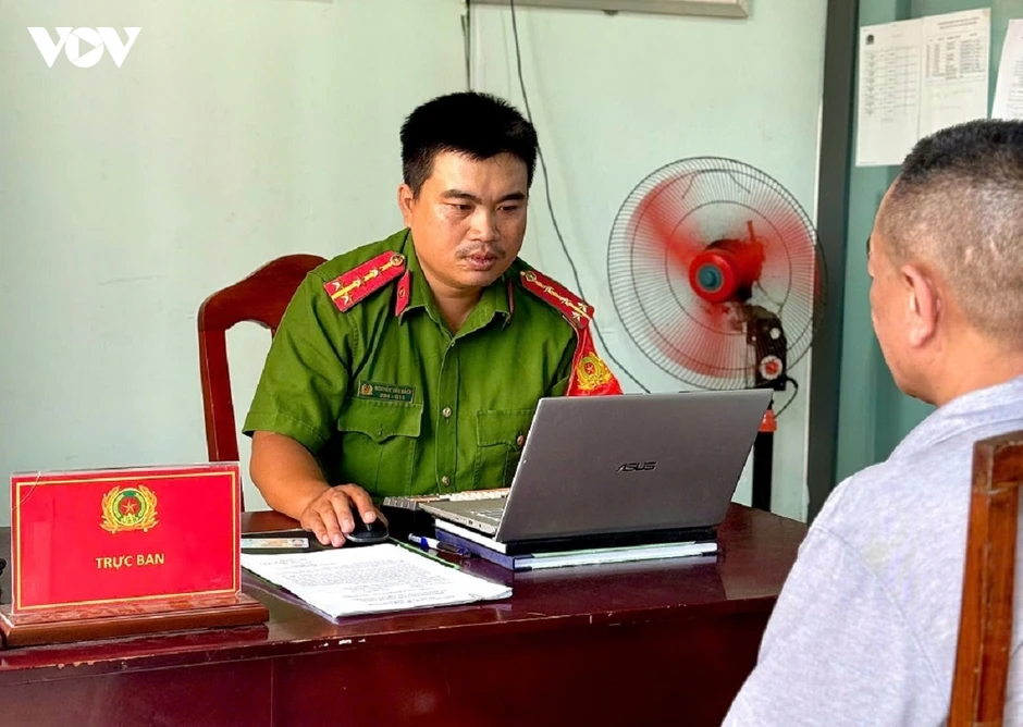 Công an tỉnh Lâm Đồng giúp người dân nhận lại 415 triệu đồng do chuyển nhầm Công an tỉnh Lâm Đồng giúp người dân nhận lại 415 triệu đồng do chuyển nhầm