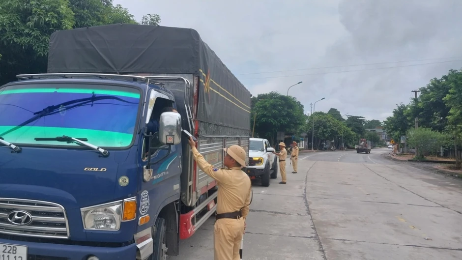 Công an tỉnh Tuyên Quang làm tốt công tác đảm bảo ATGT Công an tỉnh Tuyên Quang làm tốt công tác đảm bảo ATGT