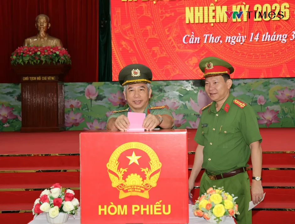 Công an TP Cần Thơ và lực lượng ANTT ở cơ sở nô nức bầu cử sớm Công an TP Cần Thơ và lực lượng ANTT ở cơ sở nô nức bầu cử sớm