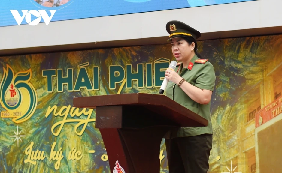 Công an TP Hải Phòng đẩy mạnh tuyên truyền về an toàn giao thông cho học sinh Công an TP Hải Phòng đẩy mạnh tuyên truyền về an toàn giao thông cho học sinh