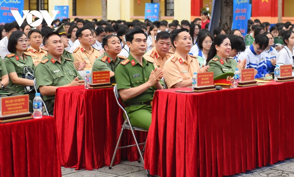 Công an TP Hải Phòng đẩy mạnh tuyên truyền về an toàn giao thông cho học sinh Công an TP Hải Phòng đẩy mạnh tuyên truyền về an toàn giao thông cho học sinh