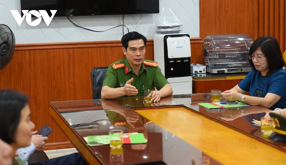 Công an TP Hải Phòng đẩy mạnh tuyên truyền về an toàn giao thông cho học sinh Công an TP Hải Phòng đẩy mạnh tuyên truyền về an toàn giao thông cho học sinh